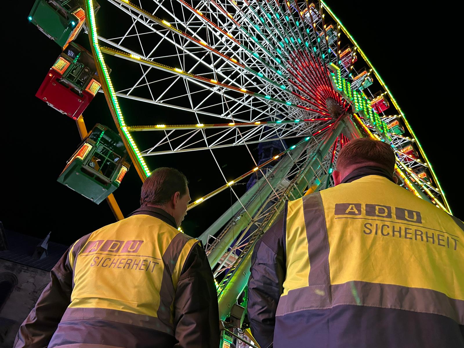 Sicherheitsdienste im Einsatz: Schutz und Ordnung auf Weihnachtsmärkten, Oktoberfesten und Kirmes